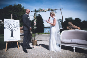 Ségolène et Loïc - Mariage au bord de la rance - Demoiselle-capeline-wedding-planner- Bretagne- Photographe Pyram